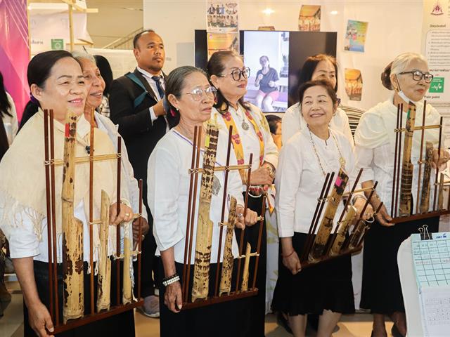 คณะรัฐศาสตร์และสังคมศาสตร์ 