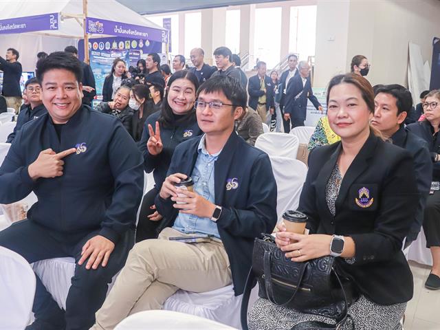 คณะรัฐศาสตร์และสังคมศาสตร์ 