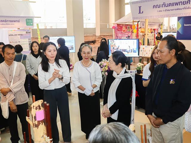 คณะรัฐศาสตร์และสังคมศาสตร์ 
