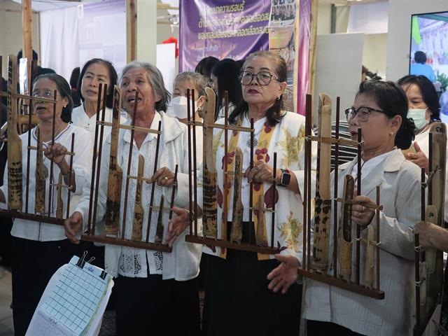 คณะรัฐศาสตร์และสังคมศาสตร์ 