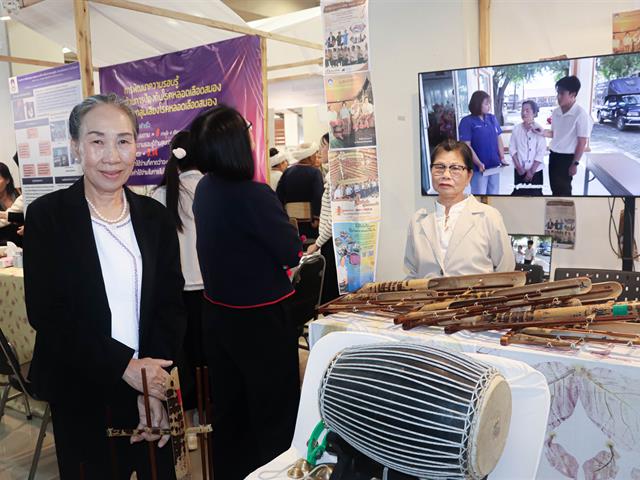 คณะรัฐศาสตร์และสังคมศาสตร์ 