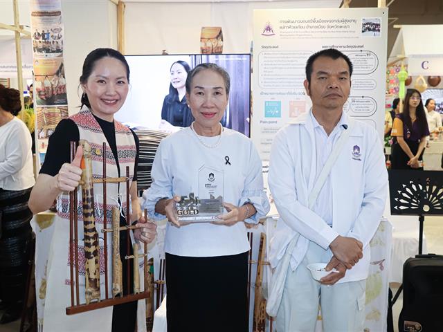 คณะรัฐศาสตร์และสังคมศาสตร์ 