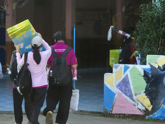 คณะรัฐศาสตร์และสังคมศาสตร์ 