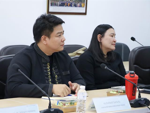 คณะรัฐศาสตร์และสังคมศาสตร์ 