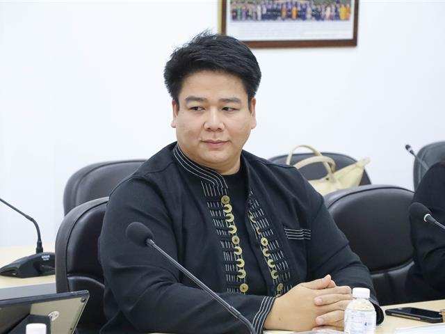 คณะรัฐศาสตร์และสังคมศาสตร์ 