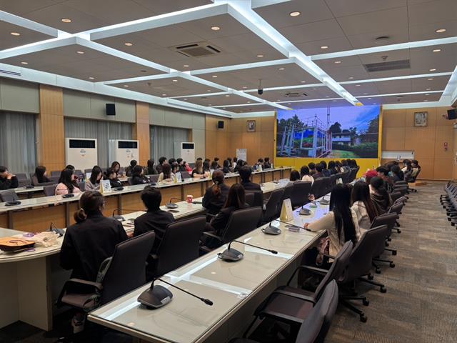 คณะรัฐศาสตร์และสังคมศาสตร์ 