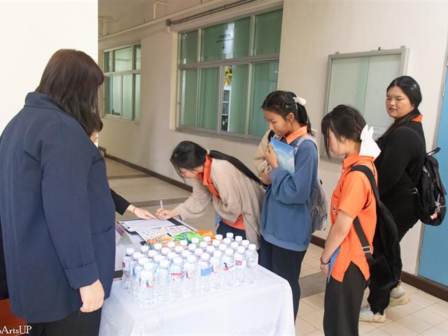 คณะศิลปศาสตร์ให้การต้อนรับคณะครูและนักเรียน โรงเรียนบ้านเทอดไทย จังหวัดเชียงราย