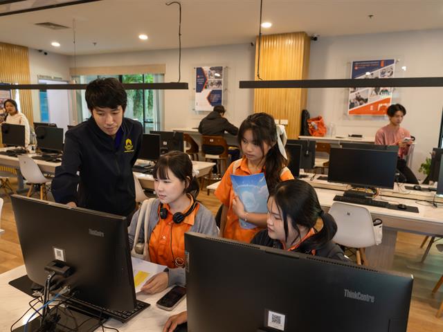 คณะศิลปศาสตร์ให้การต้อนรับคณะครูและนักเรียน โรงเรียนบ้านเทอดไทย จังหวัดเชียงราย