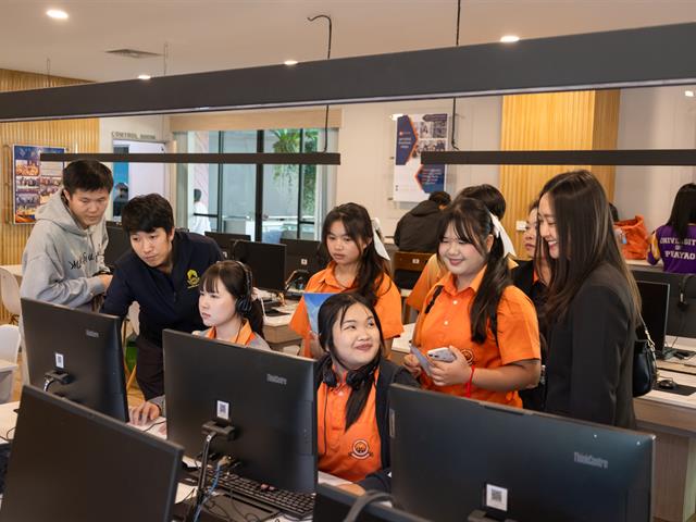 คณะศิลปศาสตร์ให้การต้อนรับคณะครูและนักเรียน โรงเรียนบ้านเทอดไทย จังหวัดเชียงราย