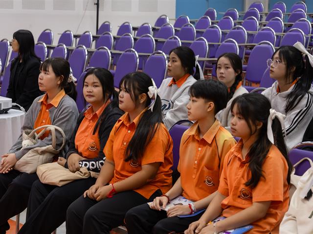 คณะศิลปศาสตร์ให้การต้อนรับคณะครูและนักเรียน โรงเรียนบ้านเทอดไทย จังหวัดเชียงราย