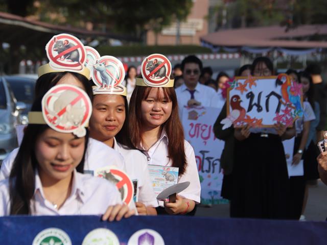 วันที่ 4 กุมภาพันธ์ 2569 สาขาวิชาอนามัยสิ่งแวดล้อม คณะสาธารณสุขศาสตร์ ร่วมกับหน่วยหอพัก และศูนย์สุขภาวะ กองกิจการนิสิต ได้จัดกิจกรรมเดินรณรงค์ให้ความรู้เกี่ยวกับสัตว์พาหะนำโรค