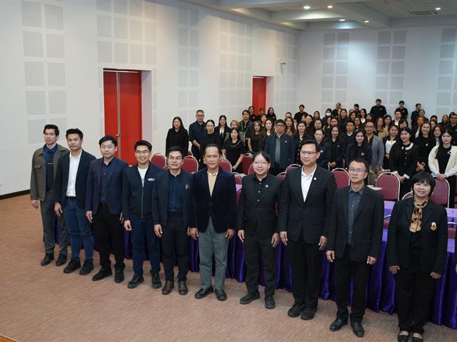 คณะรัฐศาสตร์และสังคมศาสตร์ 