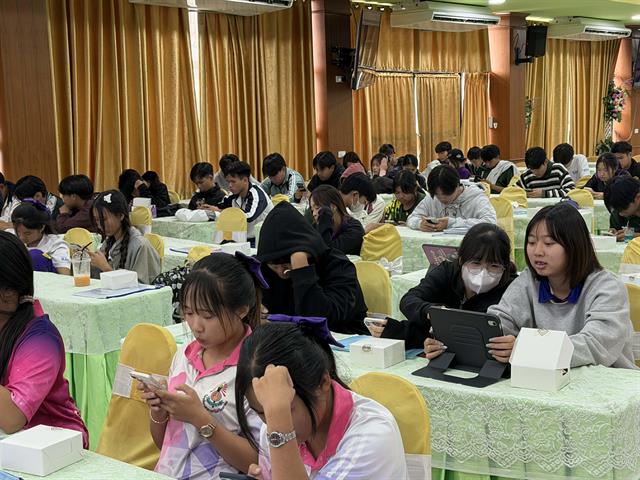 ชุมชนยุคใหม่รู้เท่าทันภัยบนโลกออนไลน์