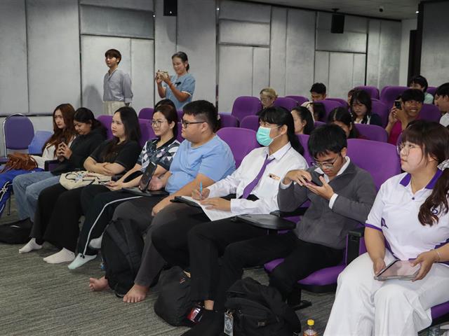 คณะรัฐศาสตร์และสังคมศาสตร์ 