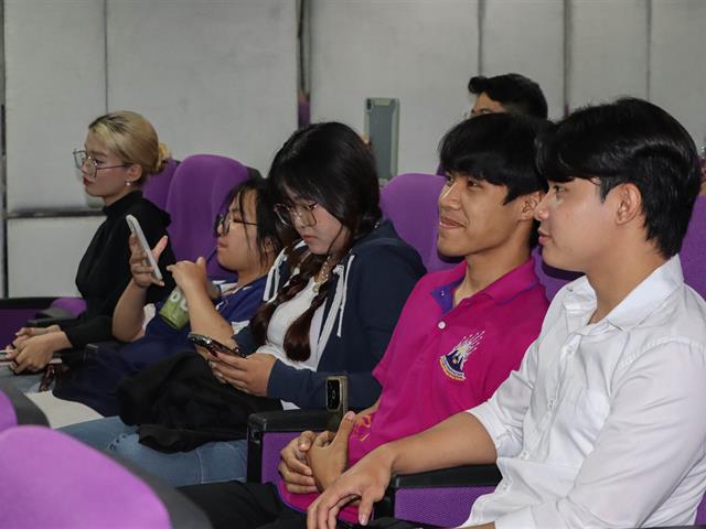 คณะรัฐศาสตร์และสังคมศาสตร์ 