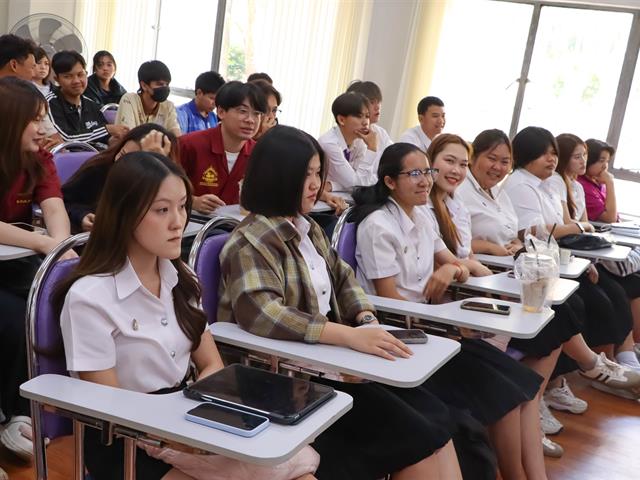 คณะรัฐศาสตร์และสังคมศาสตร์ 