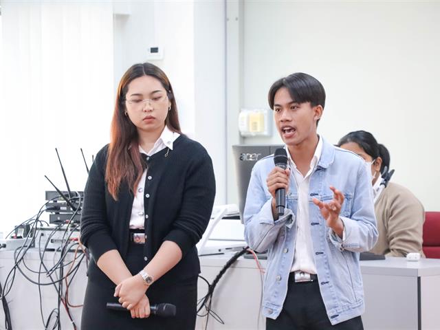 คณะรัฐศาสตร์และสังคมศาสตร์ 