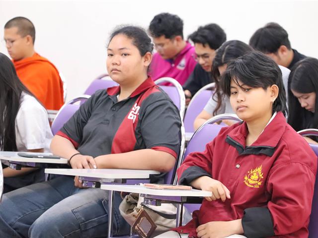 คณะรัฐศาสตร์และสังคมศาสตร์ 