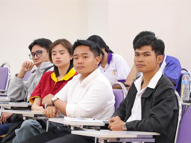 คณะรัฐศาสตร์และสังคมศาสตร์ 