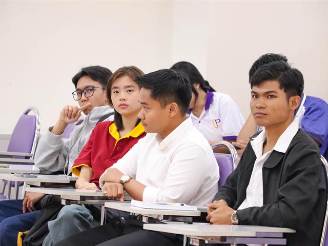 คณะรัฐศาสตร์และสังคมศาสตร์ 