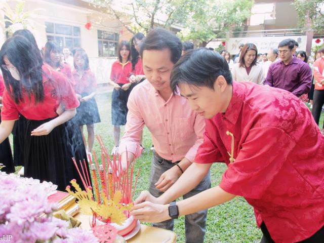 คณะศิลปศาสตร์จัดพิธีสักการะสิ่งศักดิ์สิทธิ์ เนื่องในโอกาสวันตรุษจีน 2569