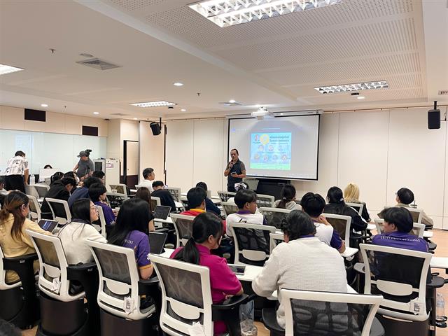 คณะรัฐศาสตร์และสังคมศาสตร์ 