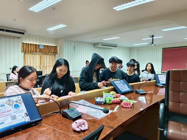 ศูนย์ปฏิบัติการจิตอาสา กองกิจการนิสิต จัดกิจกรรม “จิตอาสาพี่ช้างจับมือ”