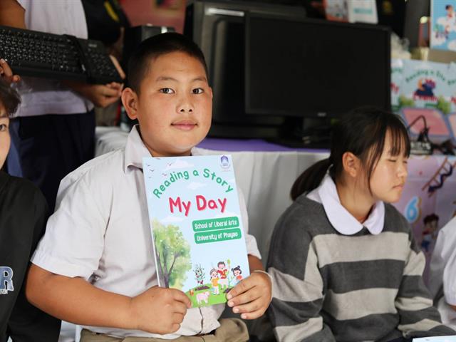 คณะศิลปศาสตร์ มุ่งมั่นสะท้อนบทบาทมหาวิทยาลัยเชิงพื้นที่ในโครงการ UP CSV และส่งมอบสื่อเพื่อพัฒนาทักษะภาษาจากผลงานวิจัย ณ โรงเรียนตำรวจตระเวนชายแดนเบ็ตตี้ดูเมน