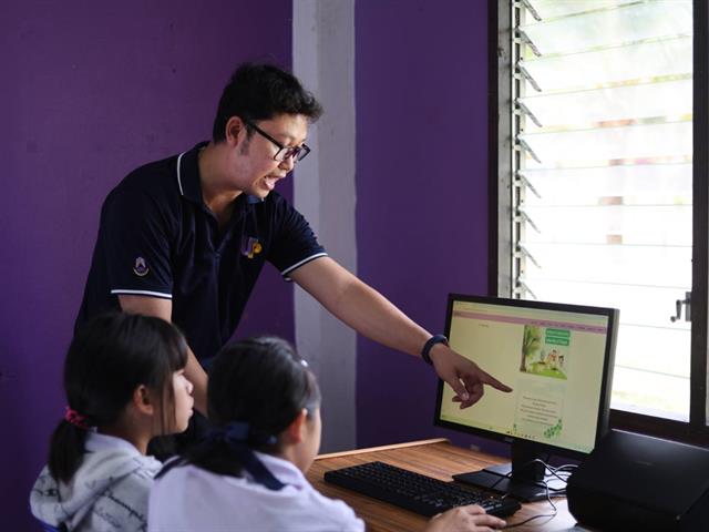 คณะศิลปศาสตร์ มุ่งมั่นสะท้อนบทบาทมหาวิทยาลัยเชิงพื้นที่ในโครงการ UP CSV และส่งมอบสื่อเพื่อพัฒนาทักษะภาษาจากผลงานวิจัย ณ โรงเรียนตำรวจตระเวนชายแดนเบ็ตตี้ดูเมน