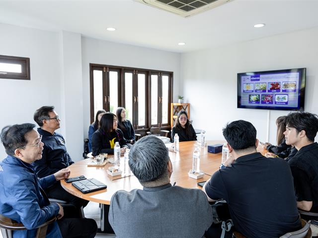 วันที่ 26 กุมภาพันธ์ 2569 มหาวิทยาลัยพะเยา ให้การต้อนรับคณะศึกษาดูงานจากศูนย์ประสานงานโครงการอนุรักษ์พันธุกรรมพืชอันเนื่องมาจากพระราชดำริฯ (อพ.สธ.) มหาวิทยาลัยราชภัฏเชียงใหม่ จำนวน 8 ท่าน