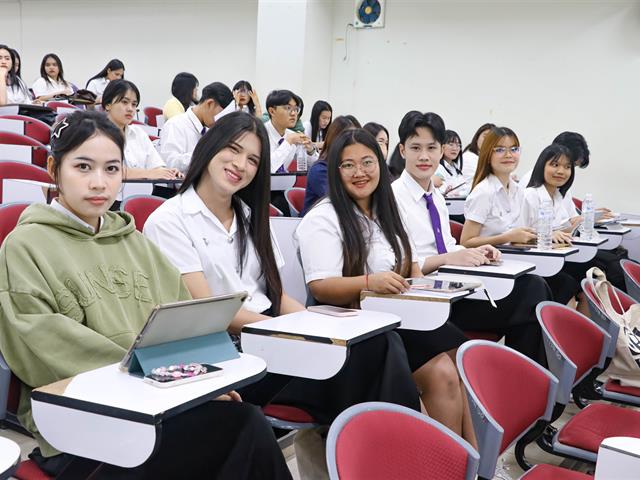 คณะรัฐศาสตร์และสังคมศาสตร์ 