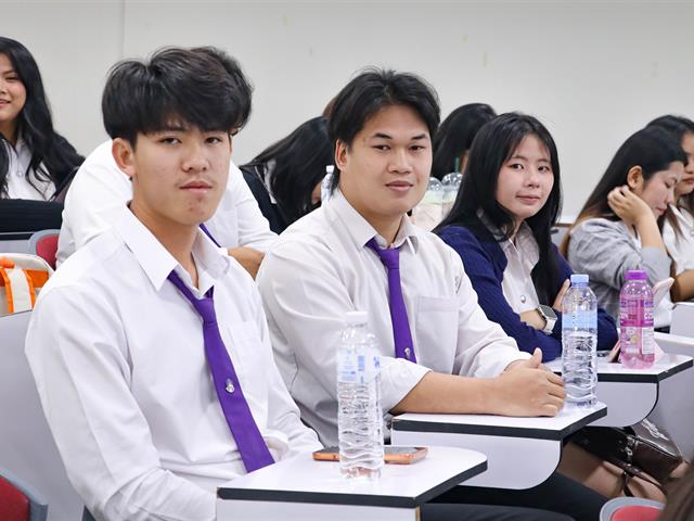 คณะรัฐศาสตร์และสังคมศาสตร์ 