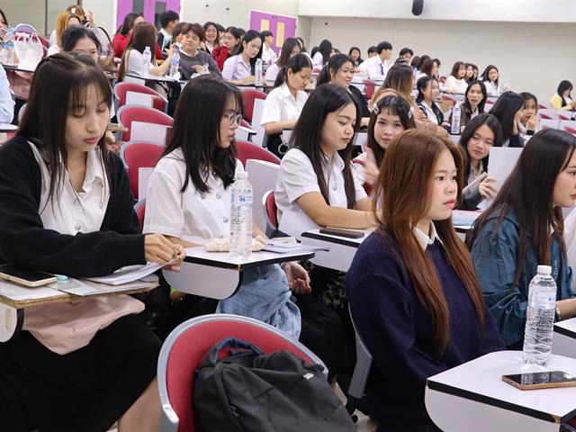 คณะรัฐศาสตร์และสังคมศาสตร์ 