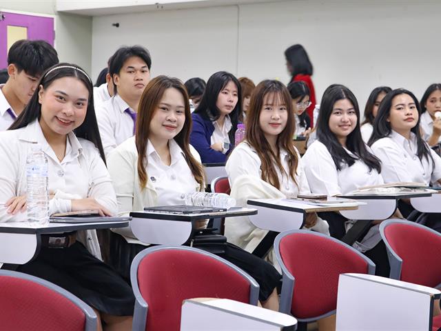 คณะรัฐศาสตร์และสังคมศาสตร์ 