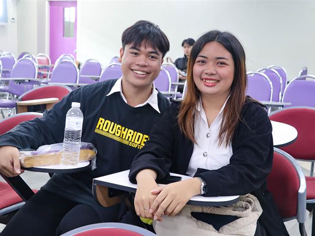 คณะรัฐศาสตร์และสังคมศาสตร์ 