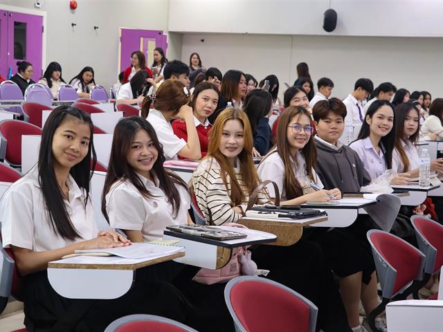 คณะรัฐศาสตร์และสังคมศาสตร์ 