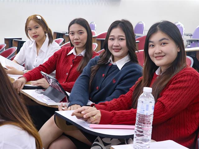 คณะรัฐศาสตร์และสังคมศาสตร์ 