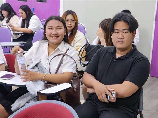 คณะรัฐศาสตร์และสังคมศาสตร์ 