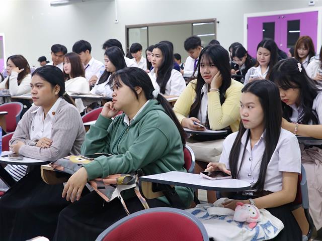 คณะรัฐศาสตร์และสังคมศาสตร์ 