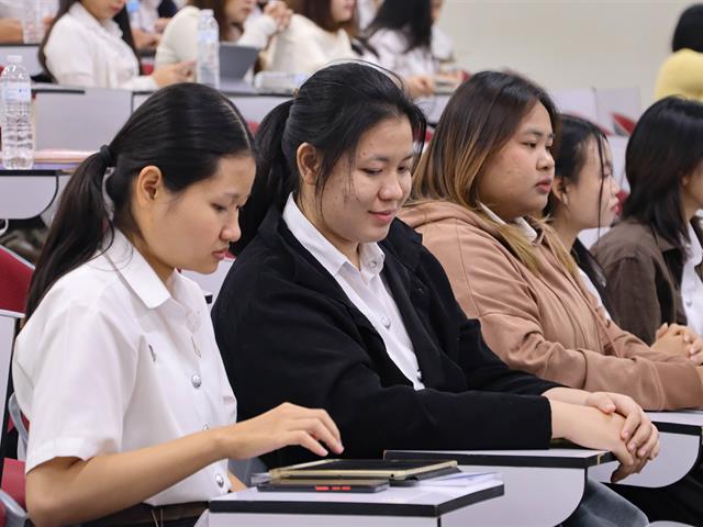 คณะรัฐศาสตร์และสังคมศาสตร์ 