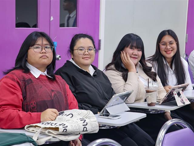 คณะรัฐศาสตร์และสังคมศาสตร์ 