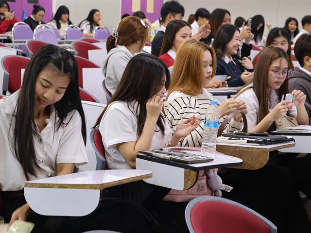 คณะรัฐศาสตร์และสังคมศาสตร์ 