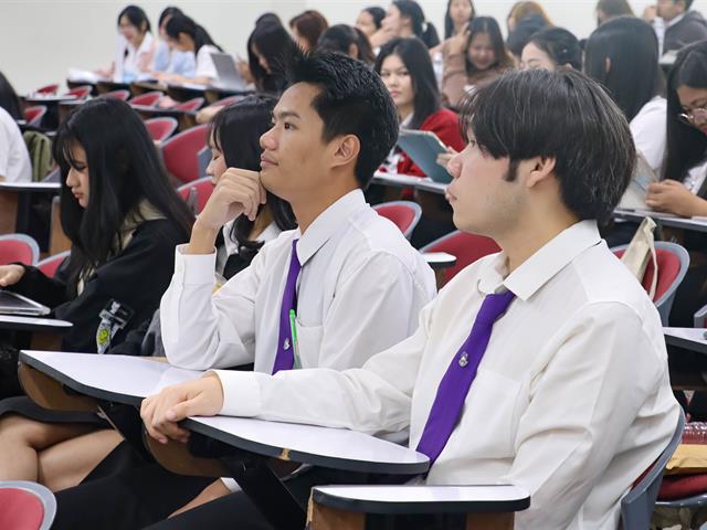 คณะรัฐศาสตร์และสังคมศาสตร์ 