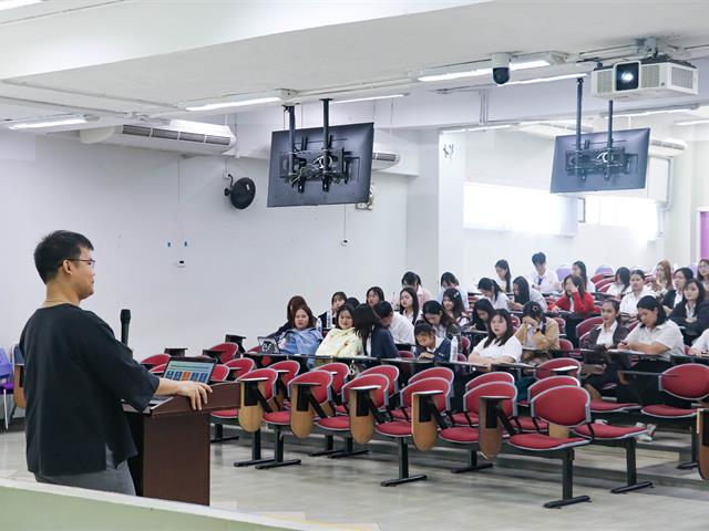 คณะรัฐศาสตร์และสังคมศาสตร์ 