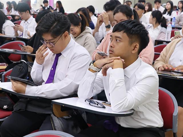 คณะรัฐศาสตร์และสังคมศาสตร์ 