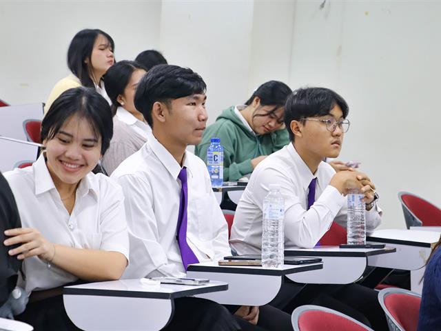 คณะรัฐศาสตร์และสังคมศาสตร์ 