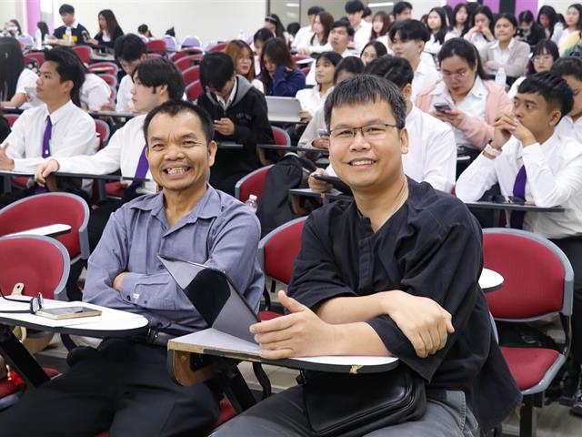 คณะรัฐศาสตร์และสังคมศาสตร์ 