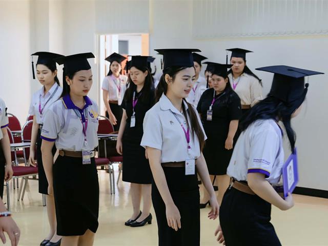 คณะกรรมการดำเนินงานพิธีพระราชทานปริญญาบัตร คณะศิลปศาสตร์ ดำเนินการฝึกซ้อมบัณฑิต เพื่อเตรียมความพร้อมการเข้ารับพระราชทานปริญญาบัตร ประจำปีการศึกษา ๒๕๖๗