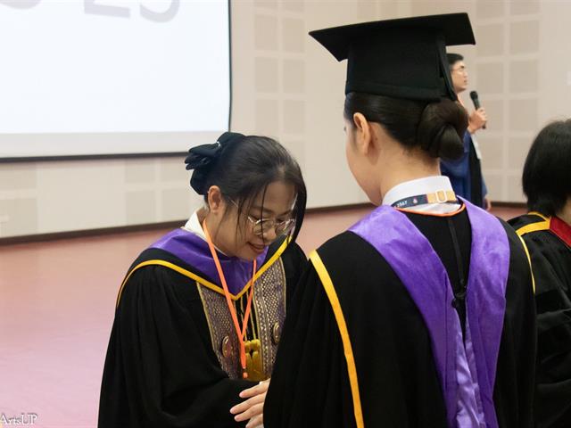 คณะกรรมการดำเนินงานพิธีพระราชทานปริญญาบัตร คณะศิลปศาสตร์ ดำเนินการฝึกซ้อมบัณฑิต เพื่อเตรียมความพร้อมการเข้ารับพระราชทานปริญญาบัตร ประจำปีการศึกษา ๒๕๖๗