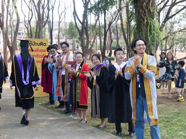 คณะกรรมการดำเนินงานพิธีพระราชทานปริญญาบัตร คณะศิลปศาสตร์ ดำเนินการฝึกซ้อมบัณฑิต เพื่อเตรียมความพร้อมการเข้ารับพระราชทานปริญญาบัตร ประจำปีการศึกษา ๒๕๖๗